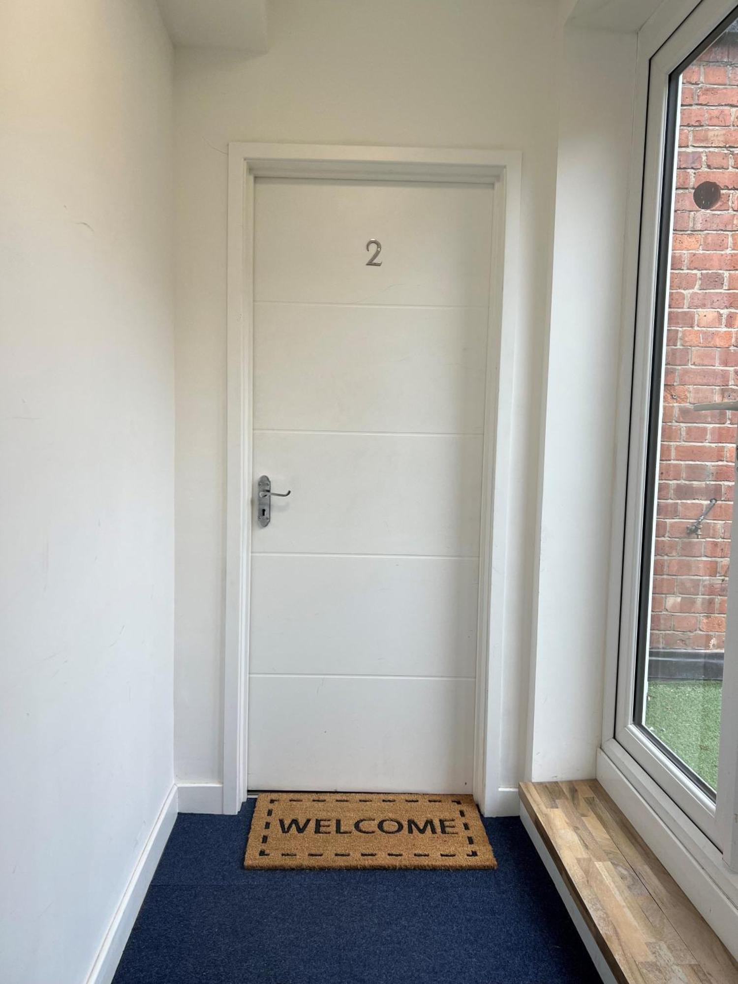Premium Offer L Last-Minute Escape L Aj Properties L High Street Cheltenham L Parking L Ideal For Short Or Long Stays - Town Centre Apartment, 4 Beds, 1 Bathroom 外观 照片