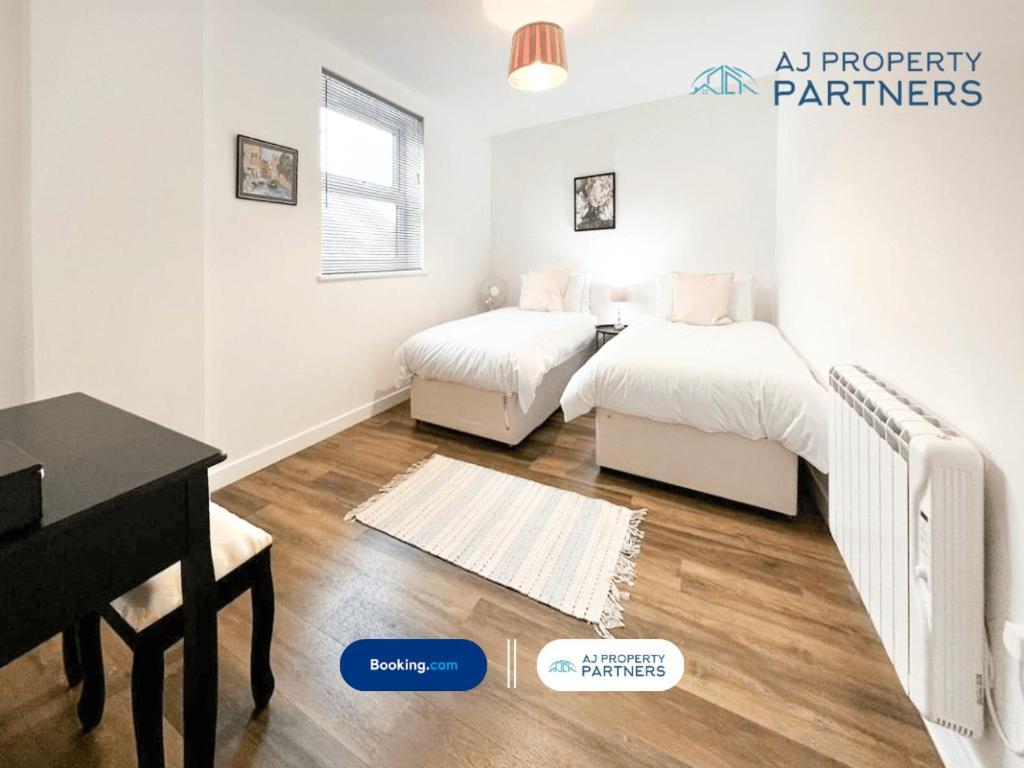 Premium Offer L Last-Minute Escape L Aj Properties L High Street Cheltenham L Parking L Ideal For Short Or Long Stays - Town Centre Apartment, 4 Beds, 1 Bathroom 外观 照片